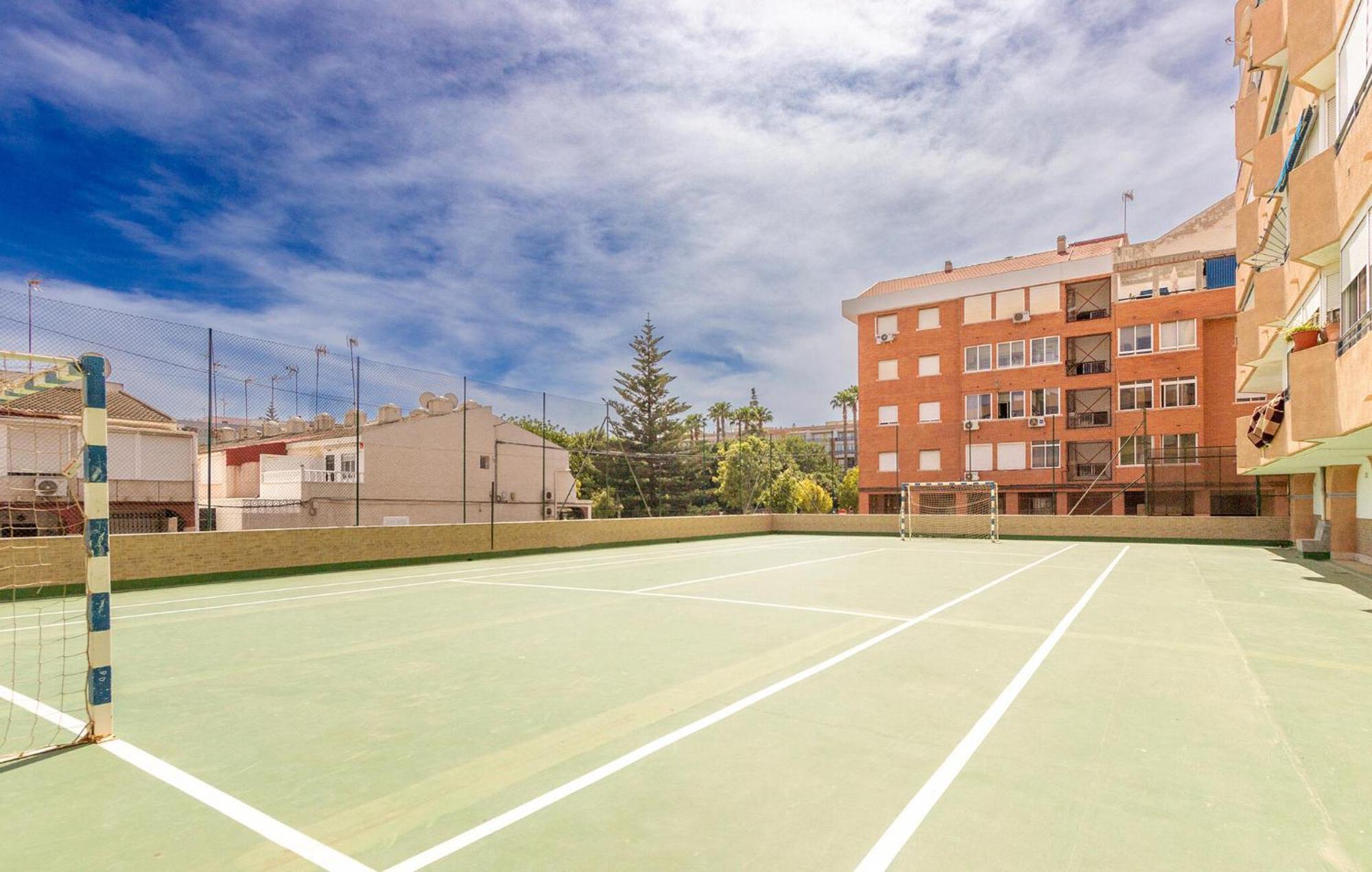 Nice Apartment In Torrevieja With Kitchen 外观 照片