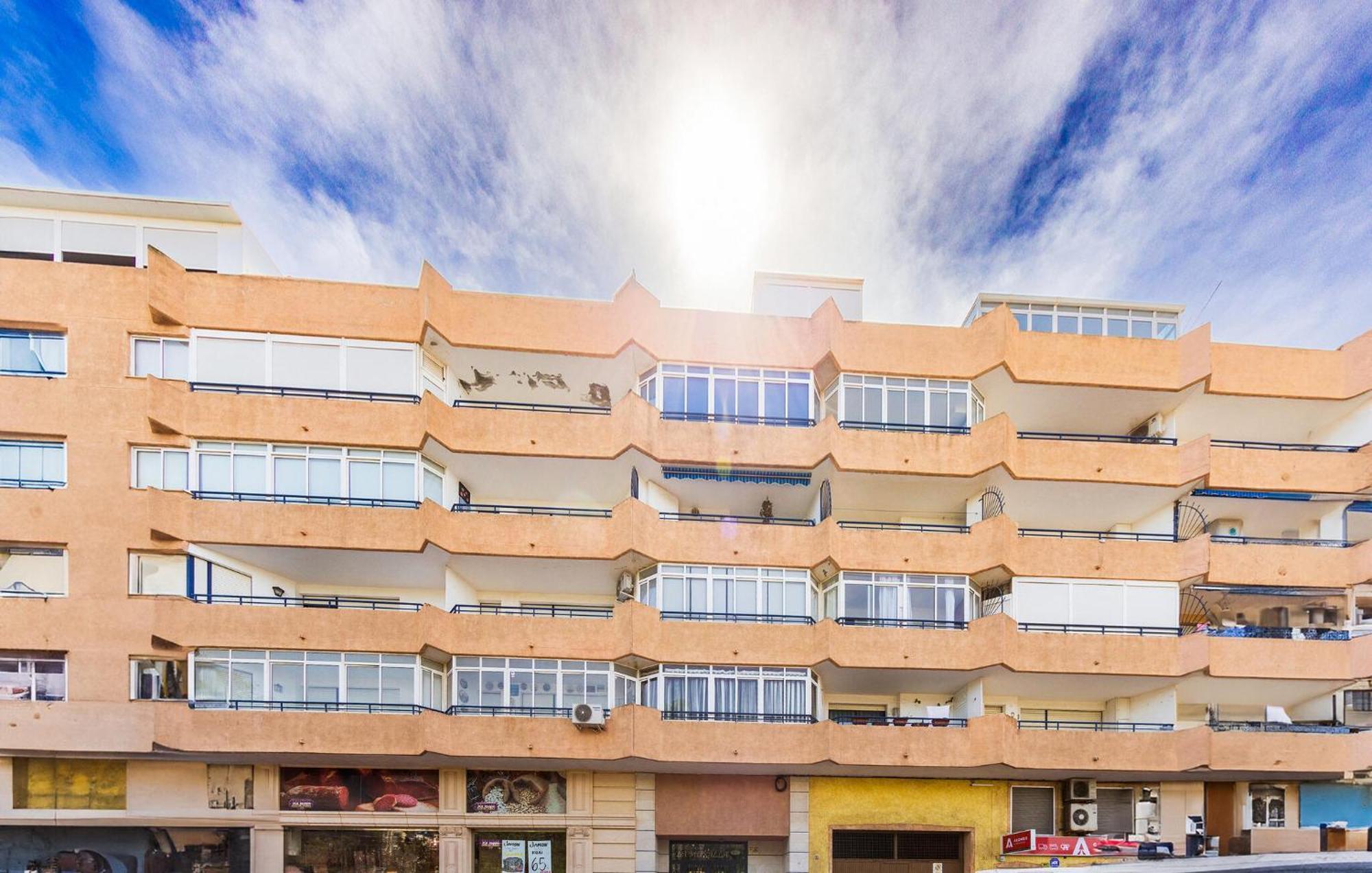 Nice Apartment In Torrevieja With Kitchen 外观 照片