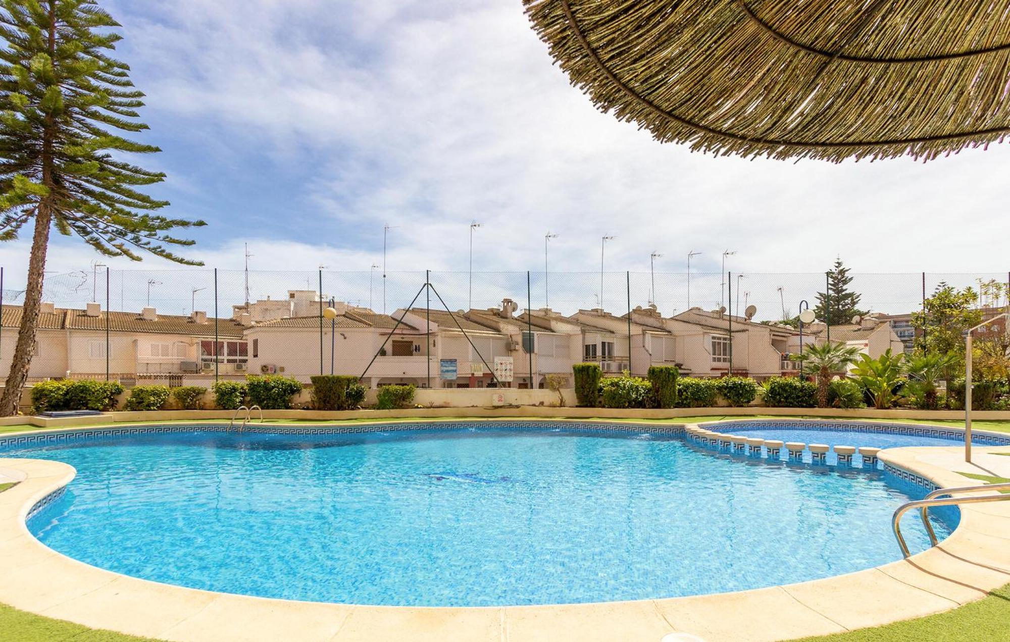 Nice Apartment In Torrevieja With Kitchen 外观 照片