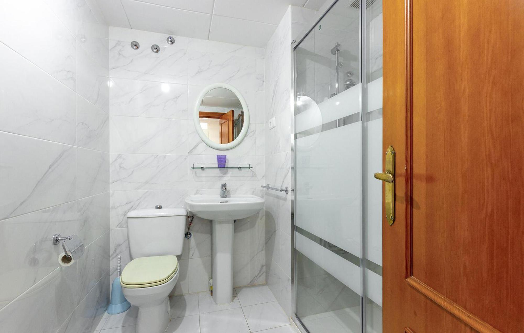 Nice Apartment In Torrevieja With Kitchen 外观 照片