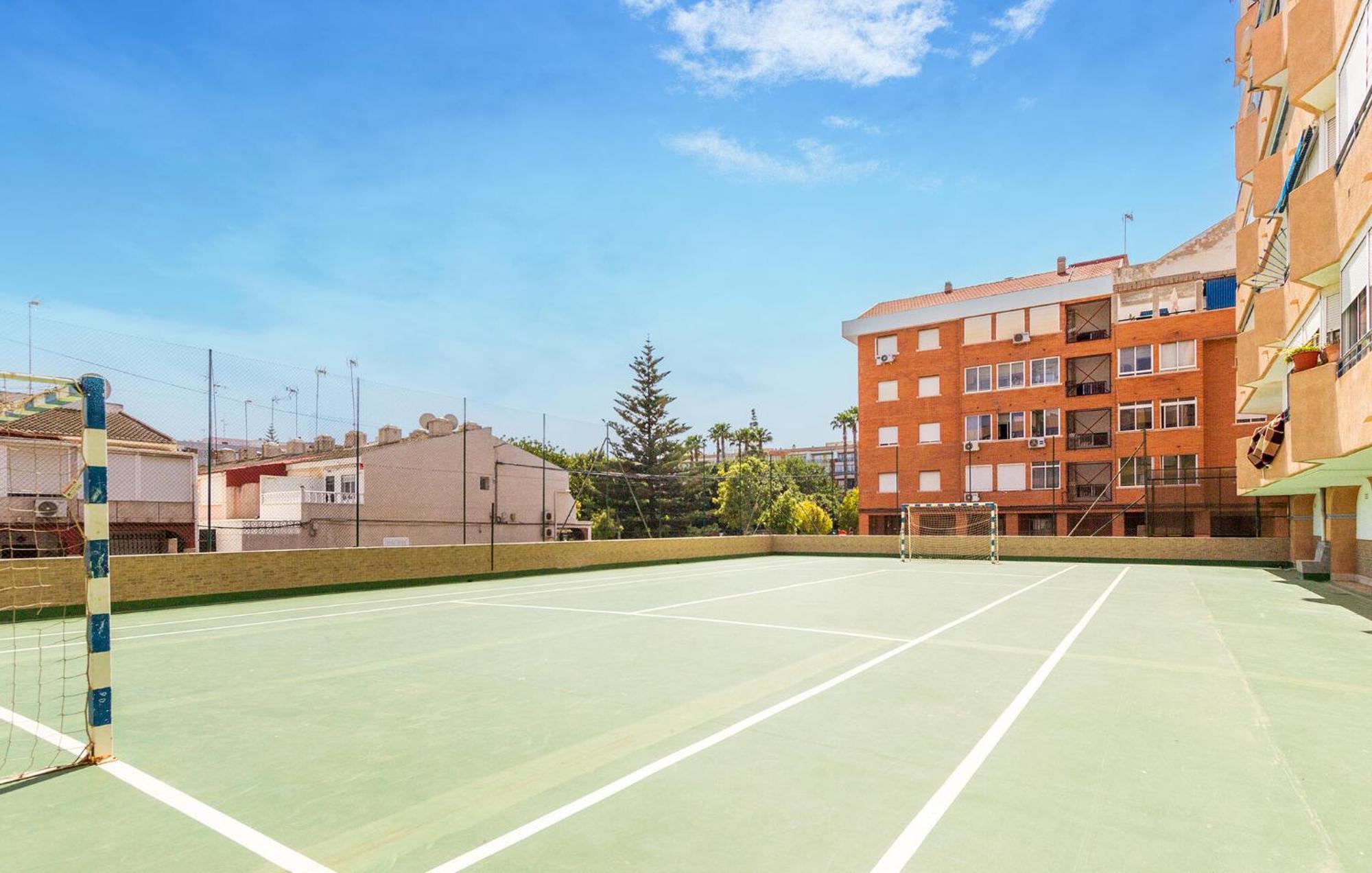 Nice Apartment In Torrevieja With Kitchen 外观 照片