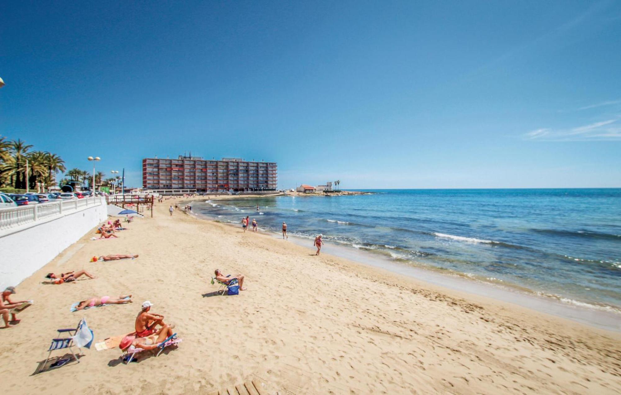 Nice Apartment In Torrevieja With Kitchen 外观 照片