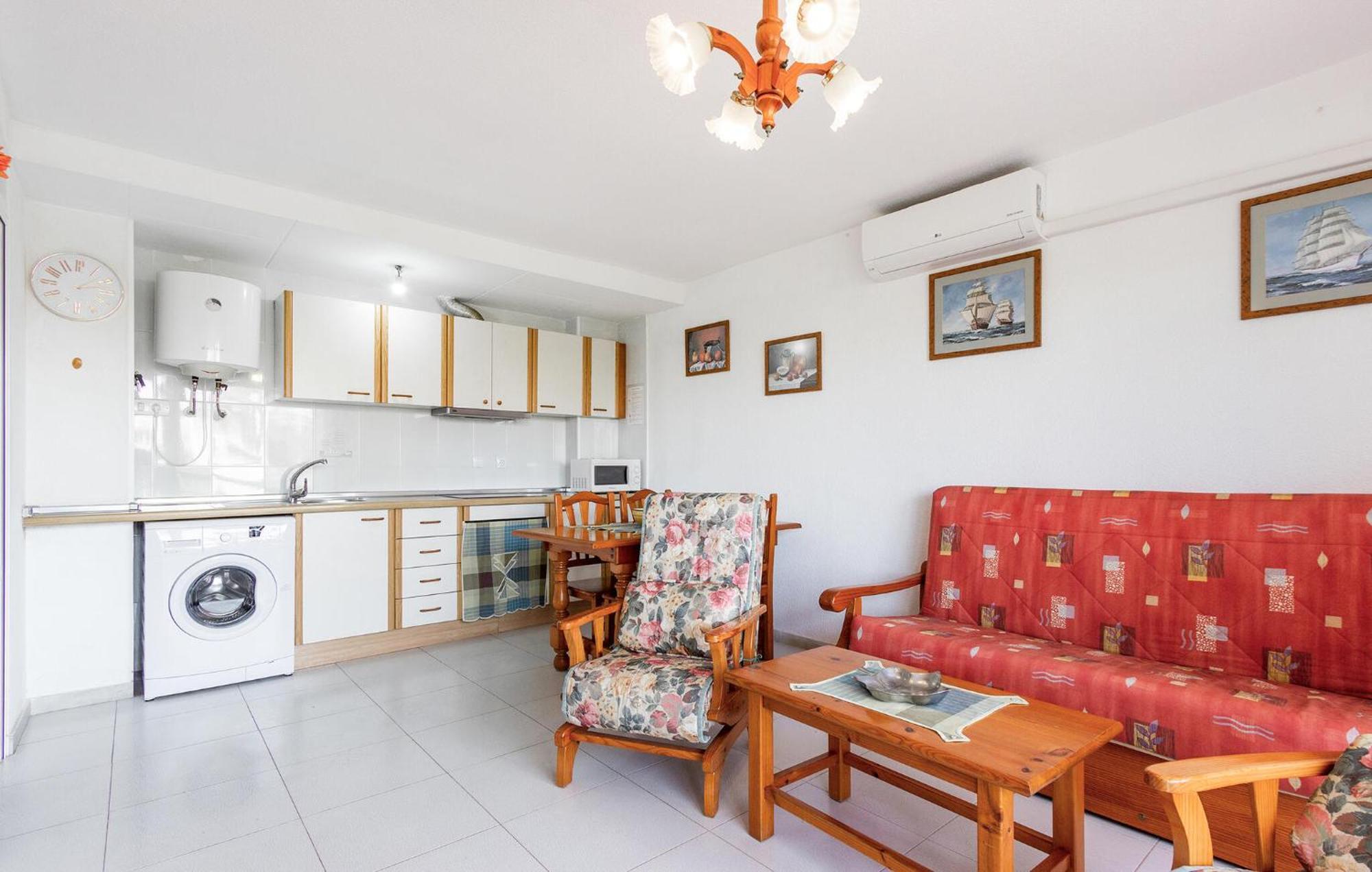 Nice Apartment In Torrevieja With Kitchen 外观 照片