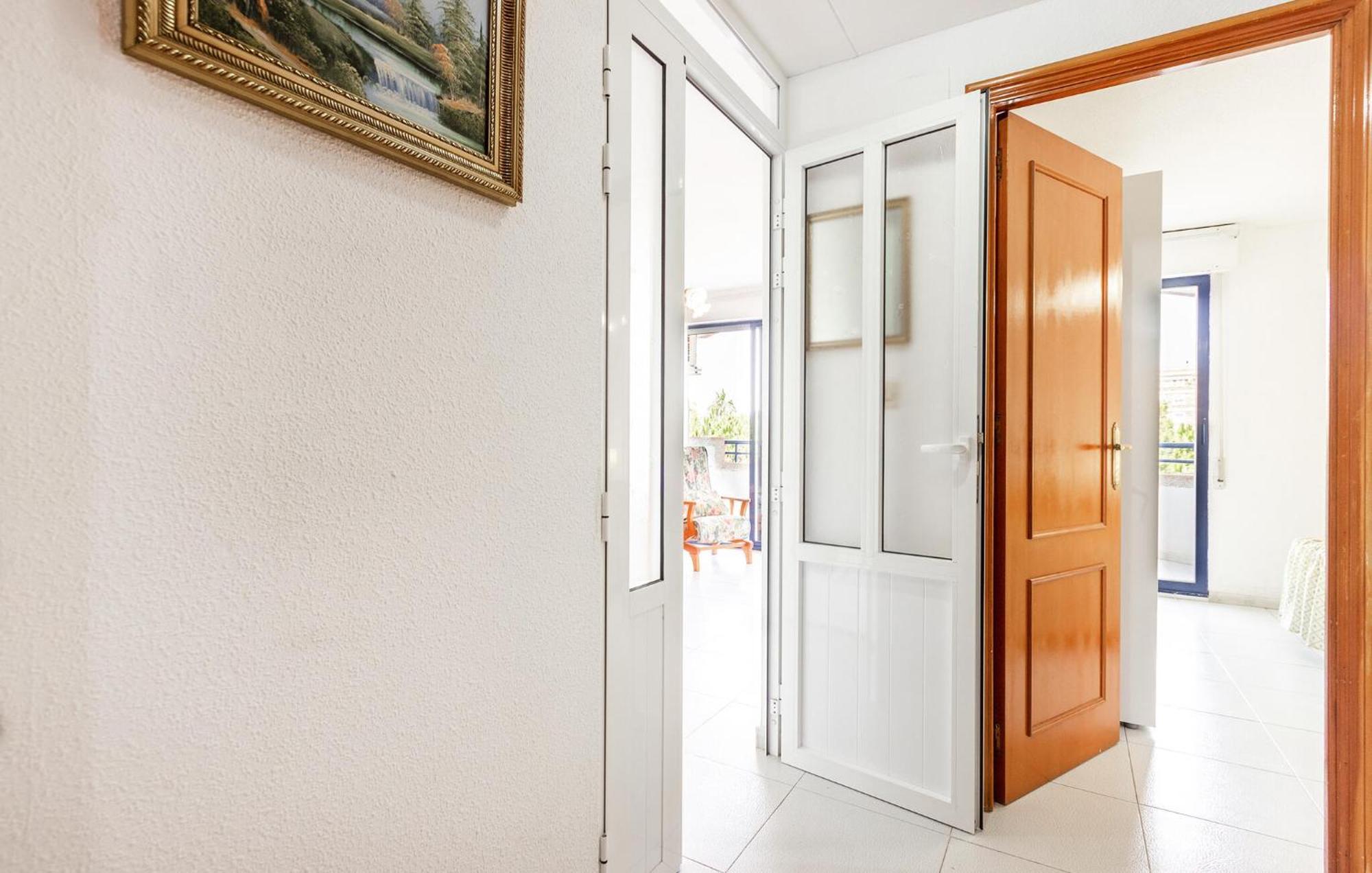 Nice Apartment In Torrevieja With Kitchen 外观 照片