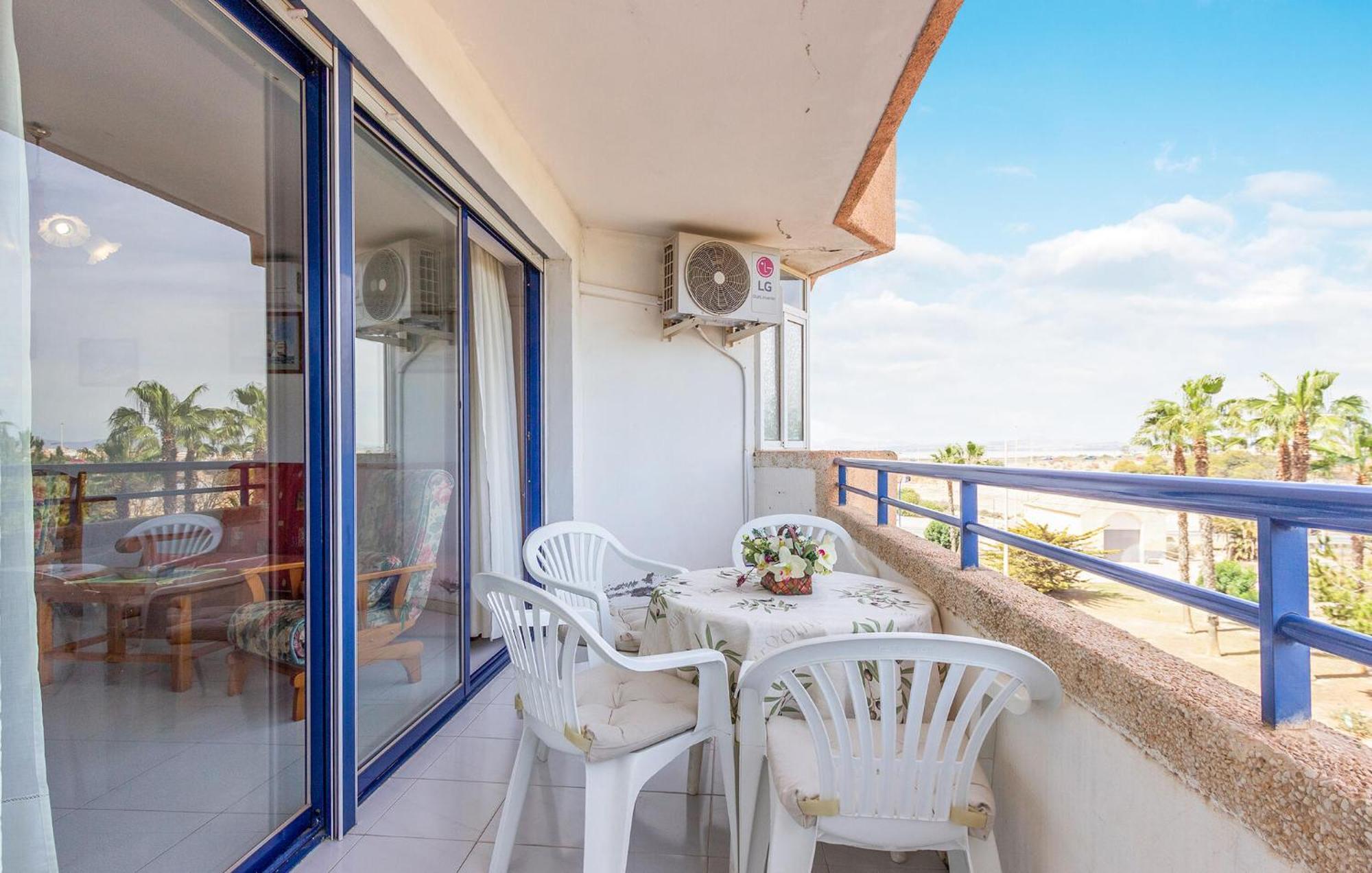 Nice Apartment In Torrevieja With Kitchen 外观 照片