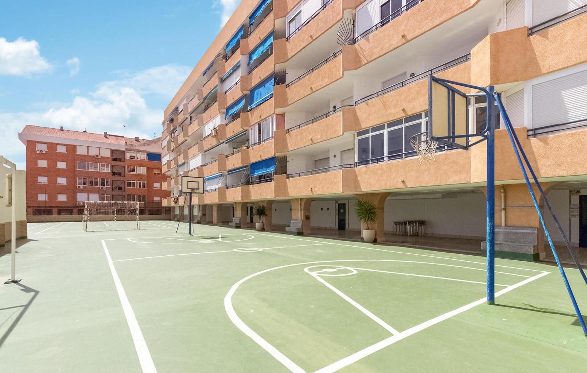 Nice Apartment In Torrevieja With Kitchen 外观 照片
