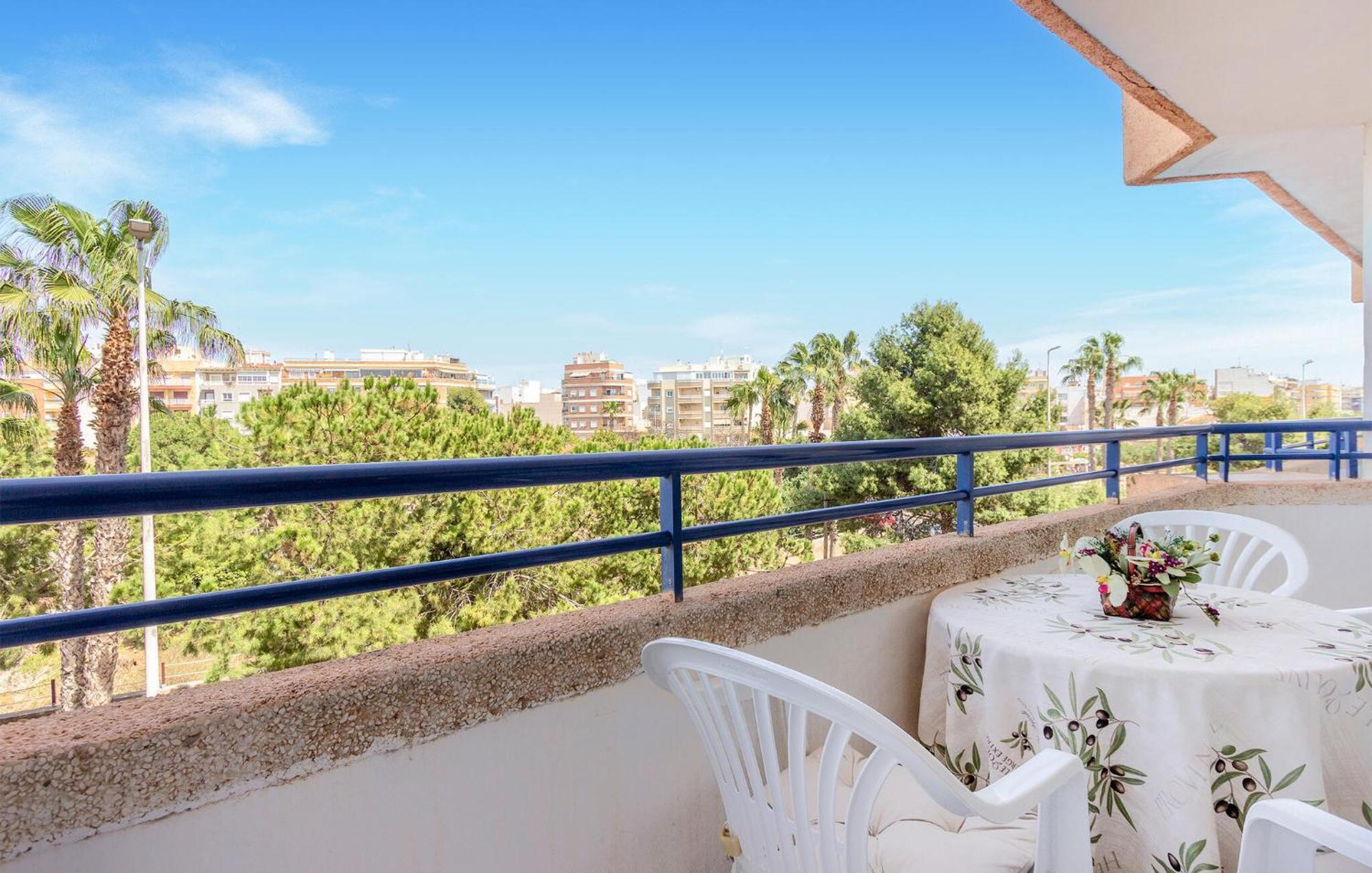 Nice Apartment In Torrevieja With Kitchen 外观 照片